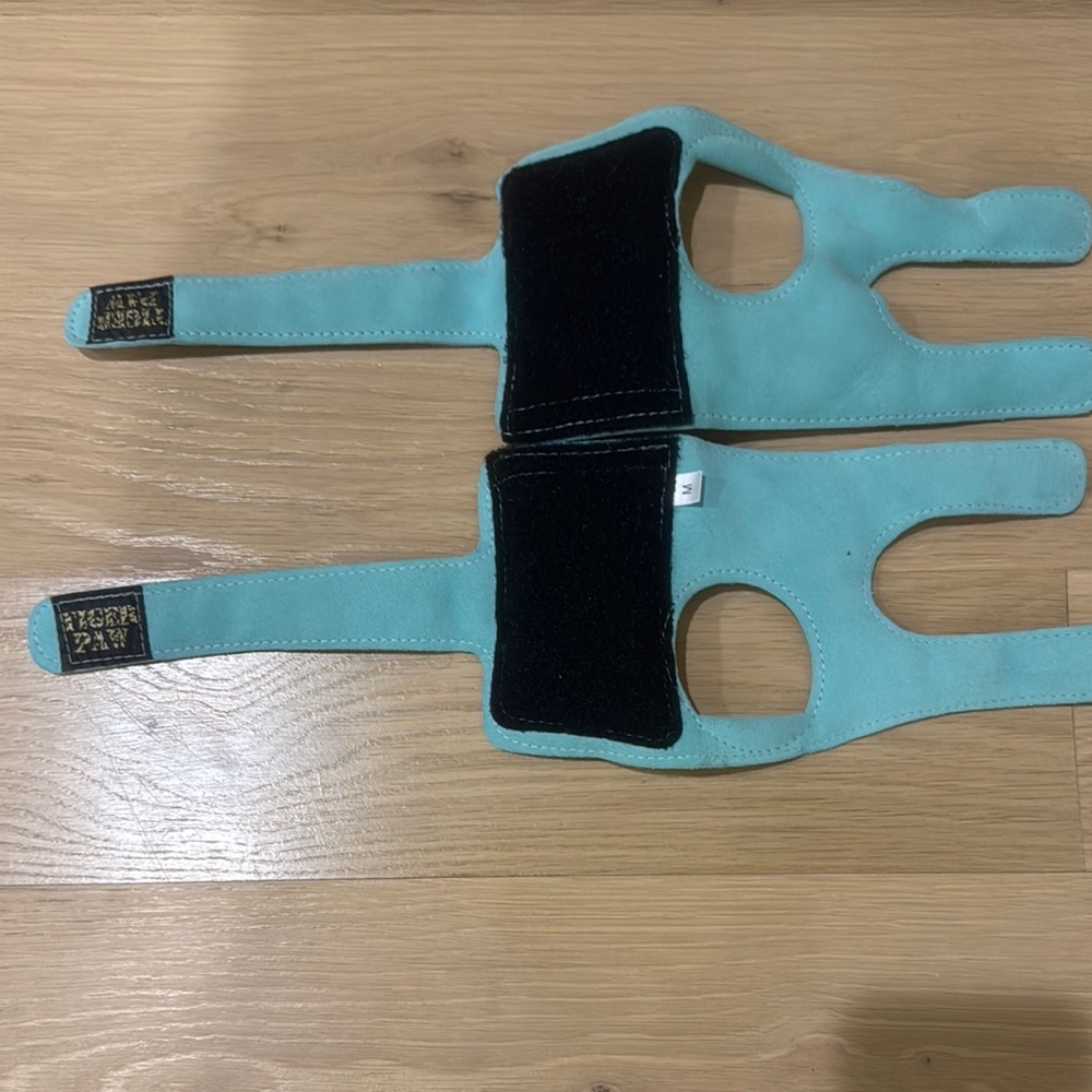 Tiger Paw gymnastics wrist protectors - new without tag Aqua